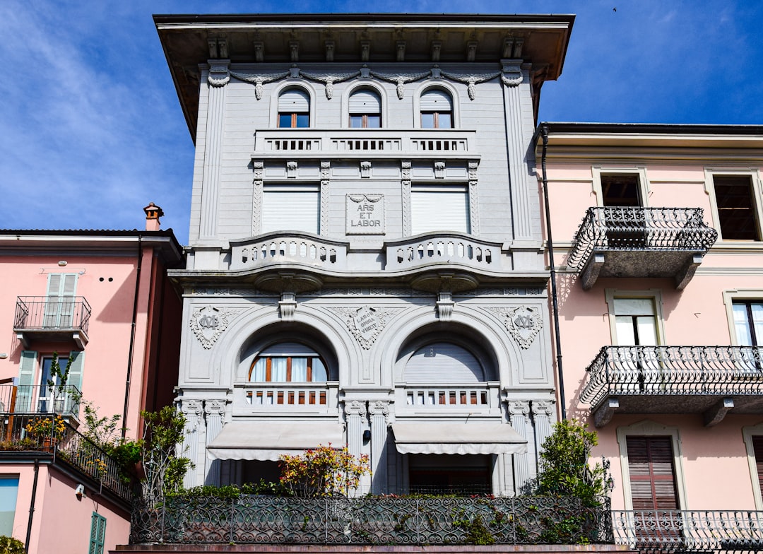 como se llaman los barrios de medellin