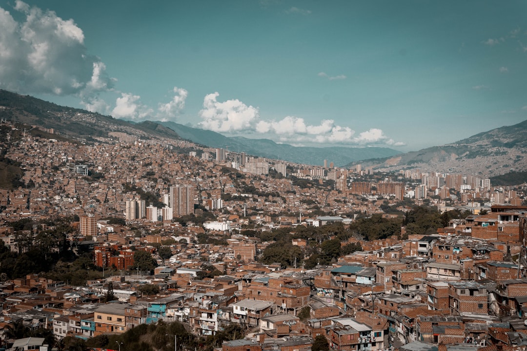 cuantos barrios hay en medellin