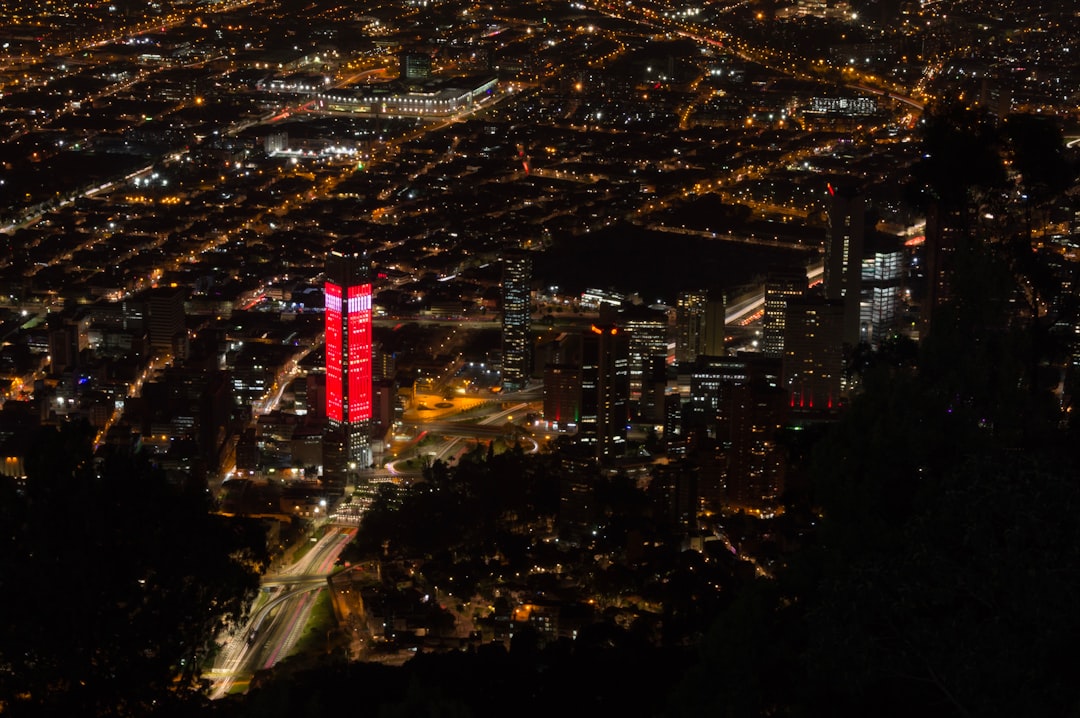 Descubre la ubicación exacta del mar de los 7 colores en Colombia: La joya caribeña que debes visitar