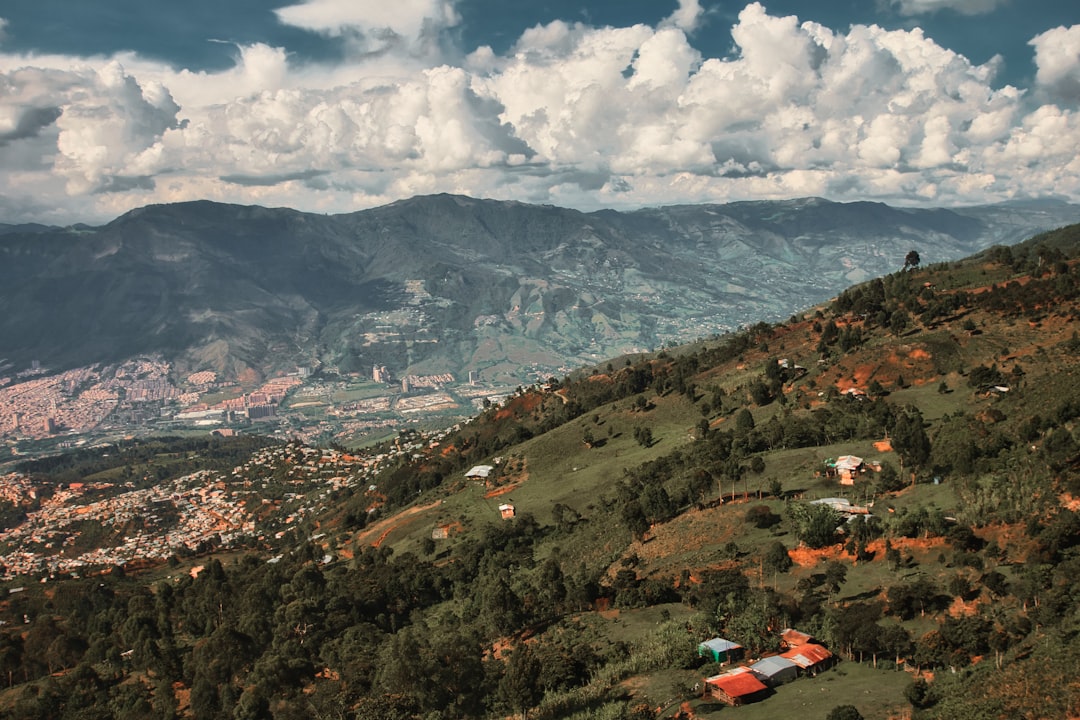 Descubre las Mejores Playas Cerca a Medellín: Tu Guía Completa