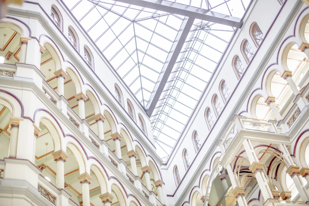 mejor zona para hospedarse en medellin