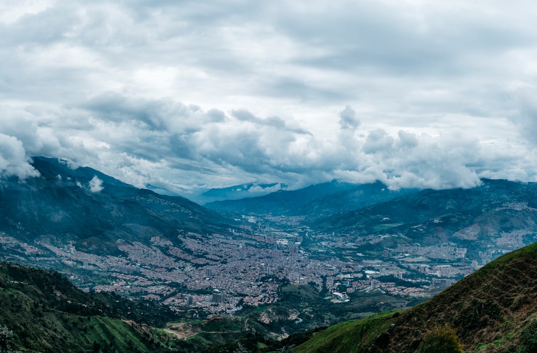 Las Mejores Playas en Medellín: Guía Completa para Disfrutar del Sol y la Diversión